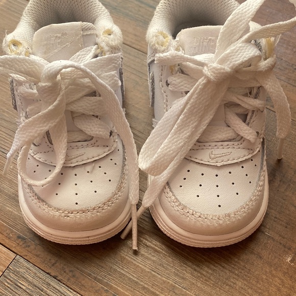 Bundle Nike and Crocs Kids' Blue Clogs and White Sneakers - Picture 3 of 16